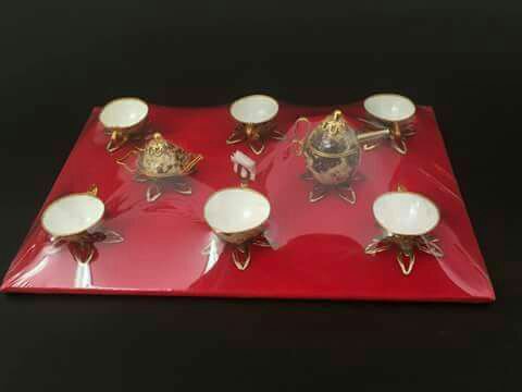 Juego de té elaborado con huevo de codorniz, caja con 6 piezas.